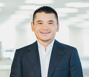 講師